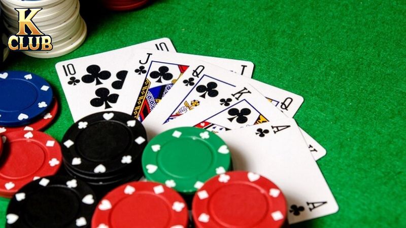 Mỗi người chơi sẽ nhận được 6 lá bài sau khi bắt đầu ván binh 6 lá